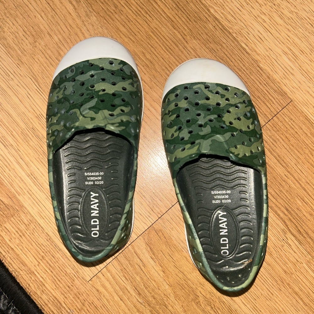 Old Navy Green and White Sneakers Classic Design
